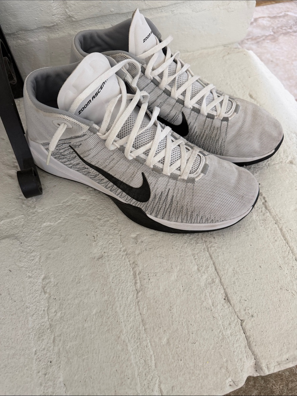 Nike White and Black Men's Zoom Ascention Basketball Shoes
